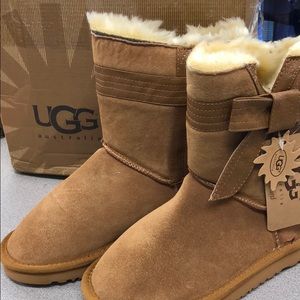 Ugg boot size 6 (Brand new)